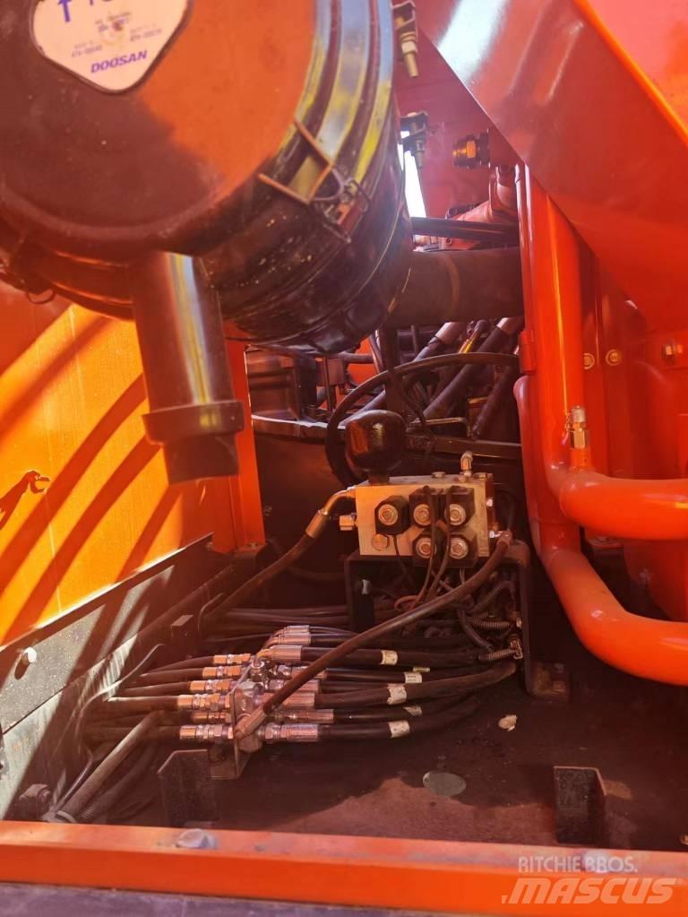 Doosan DX 300 대형 굴삭기 29톤 이상