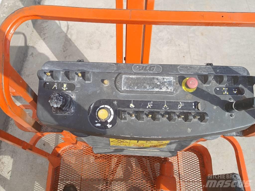 JLG E 300 AJ 관절형 전동이동 리프트
