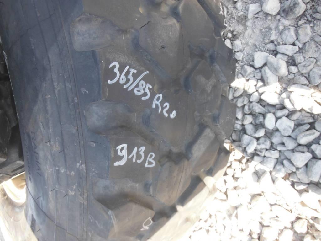 Michelin 365/85R20 타이어, 휠 및 림