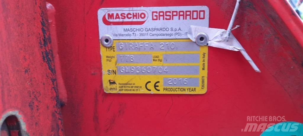 Maschio Giraffa 210 목장 제초기 및 토퍼