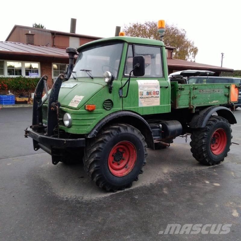 Mercedes-Benz U421 트랙터