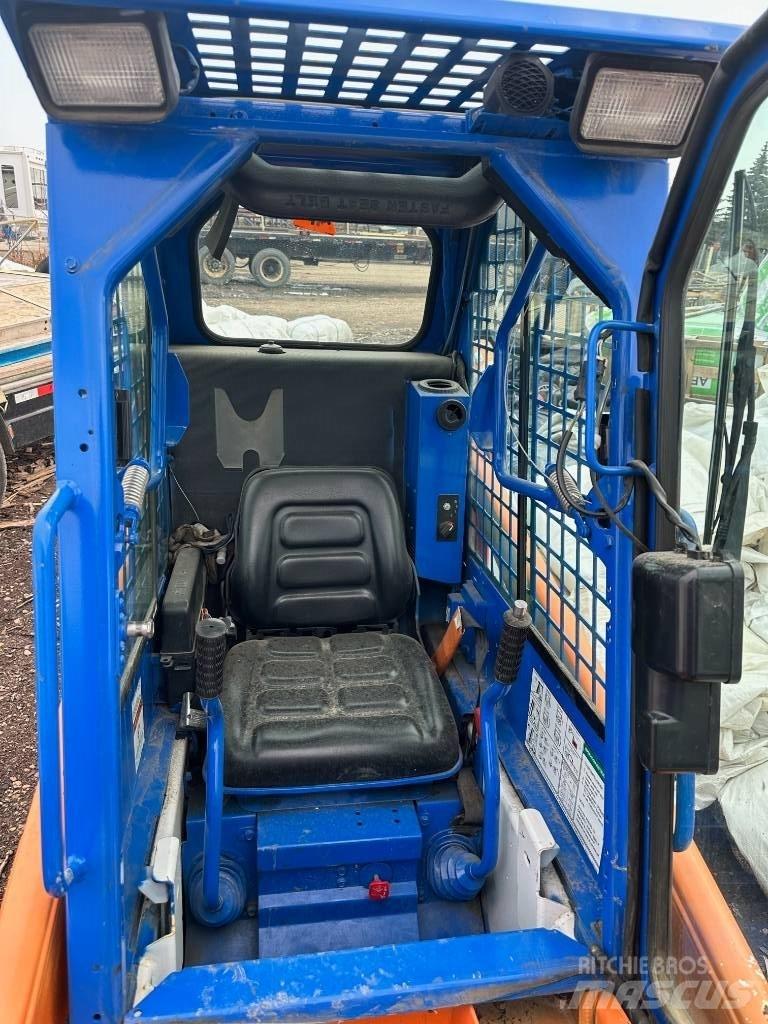 Bobcat S 70  스키드로더
