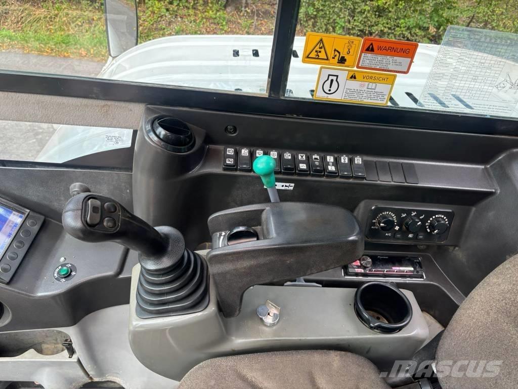 Takeuchi TB 290 중형굴삭기 7톤-28톤
