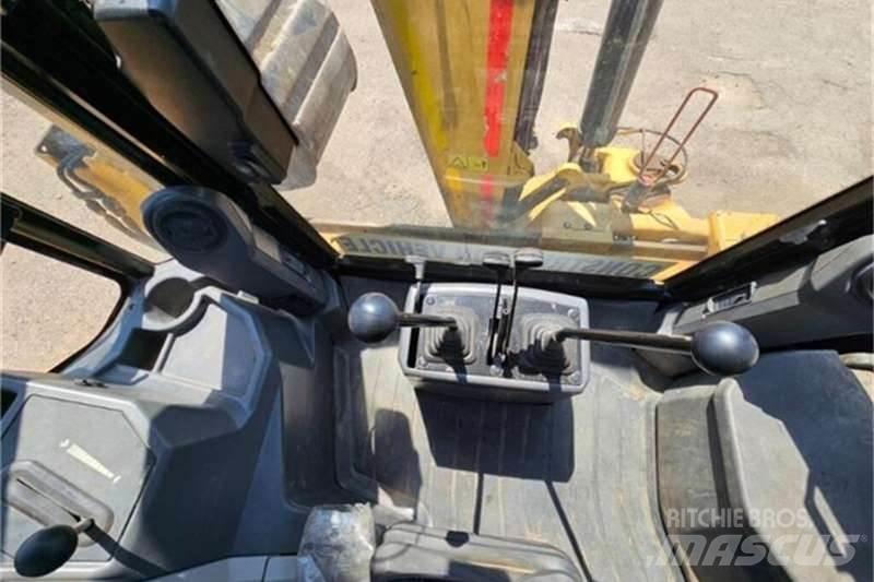 CAT 426F2 TLB 백호로더