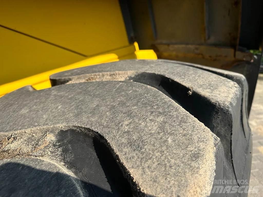Komatsu WA270-3  휠로우더