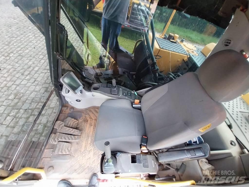 Volvo EC 220 DL 대형 굴삭기 29톤 이상