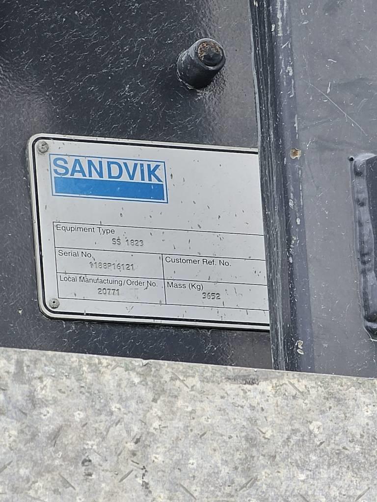 Sandvik UH 640 이동식 분쇄기