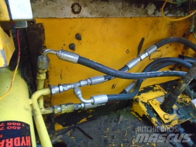 JCB 930-4 견인식 전동이동 리프트
