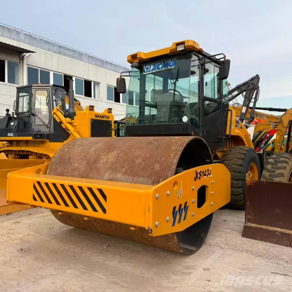 XCMG XS 143 싱글 드럼 롤러