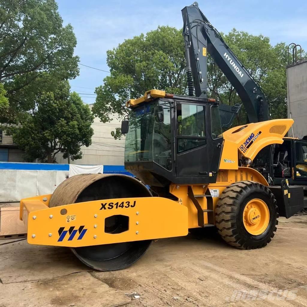XCMG XS 143 싱글 드럼 롤러