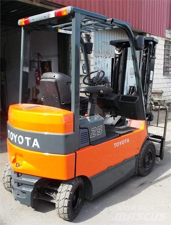 Toyota 7 FBMF 25 전동 지게차