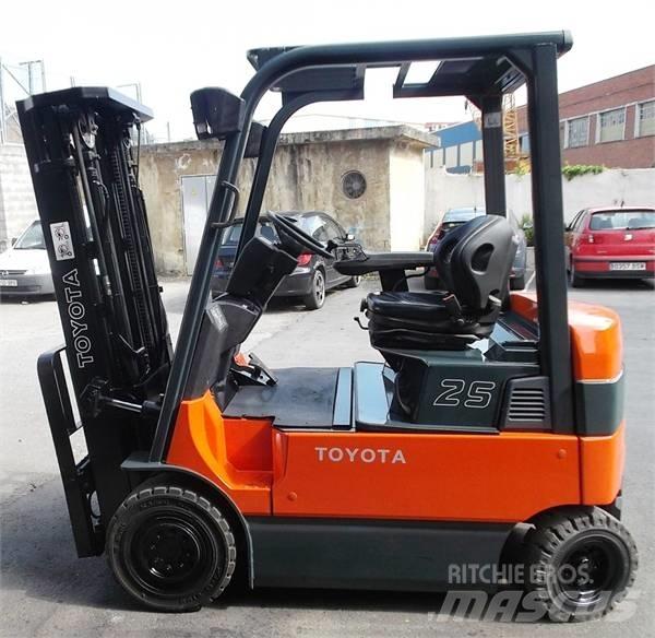 Toyota 7 FBMF 25 전동 지게차