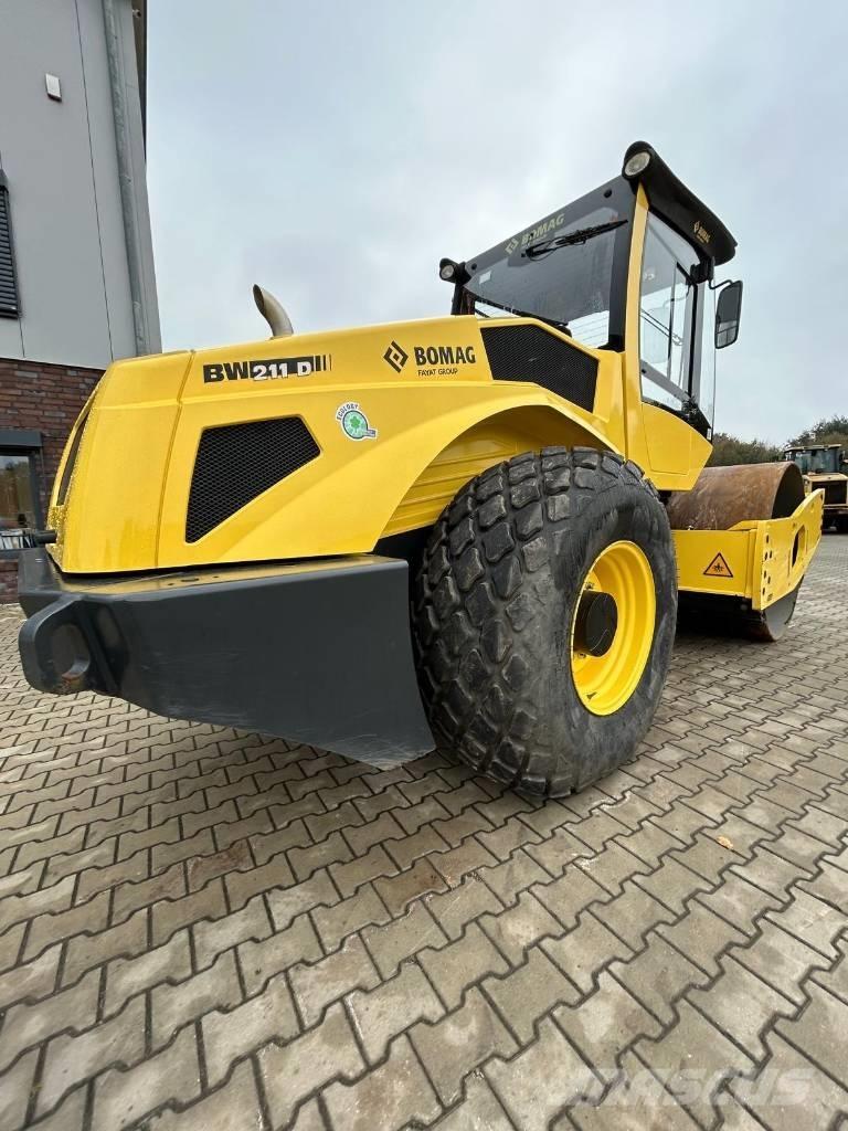 Bomag BW 211 D-5 싱글 드럼 롤러