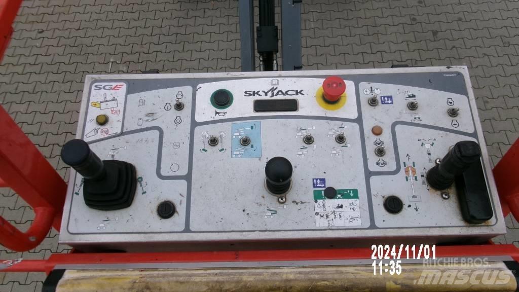 SkyJack SJ 51 AJ 관절형 전동이동 리프트