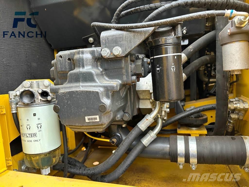 Komatsu PC 210-8 대형 굴삭기 29톤 이상