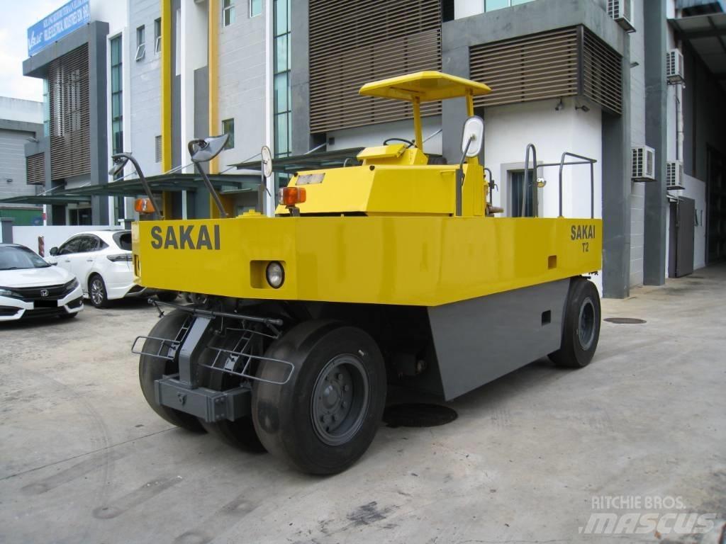 Sakai T2 공기 타이어 롤러