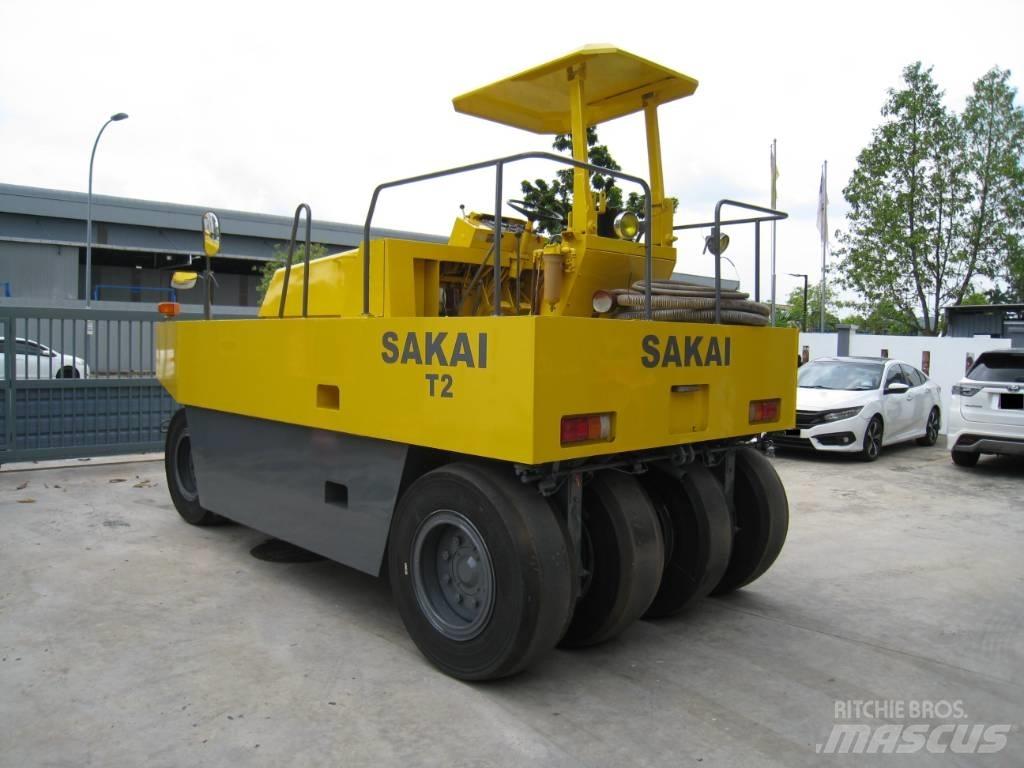 Sakai T2 공기 타이어 롤러