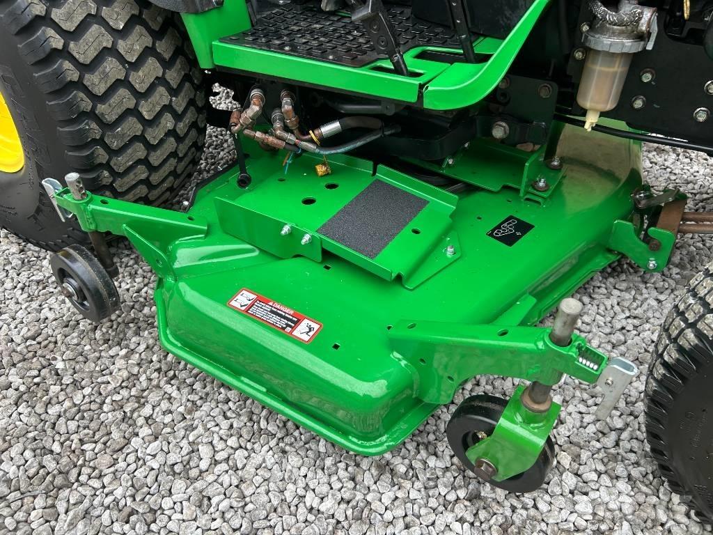 John Deere 2032R 소형 트랙터
