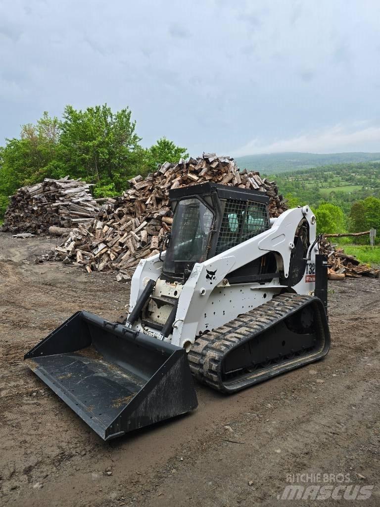 Bobcat T 320  스키드로더