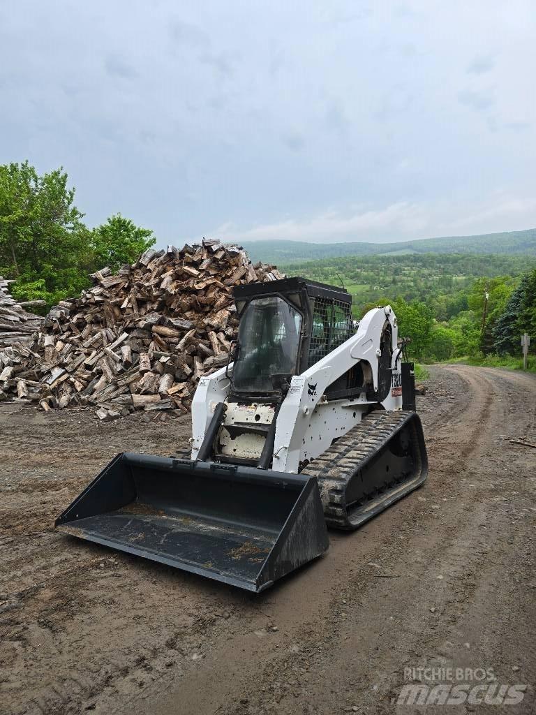 Bobcat T 320  스키드로더