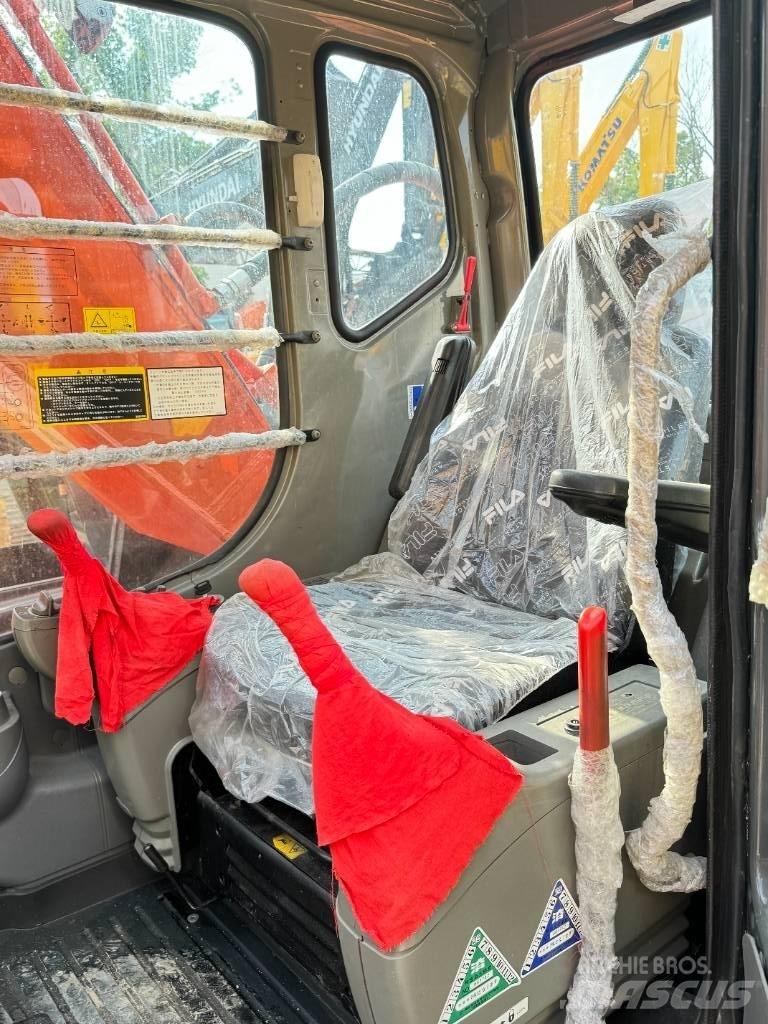 Hitachi ZX 200 대형 굴삭기 29톤 이상