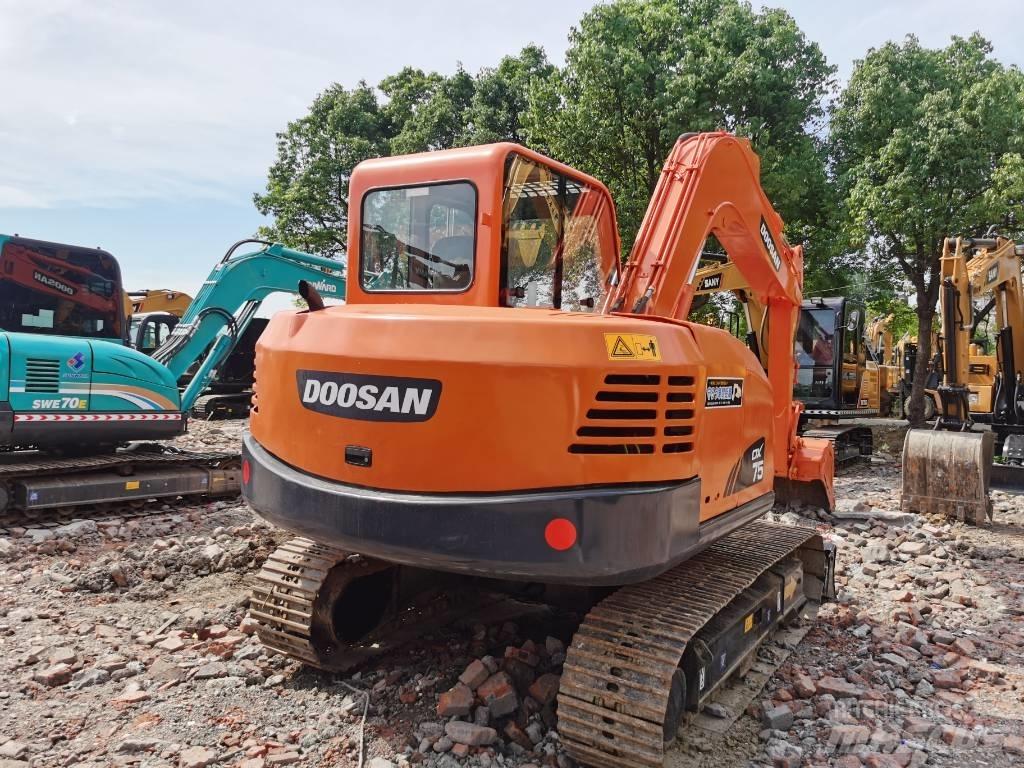 Doosan DX75 중형굴삭기 7톤-28톤