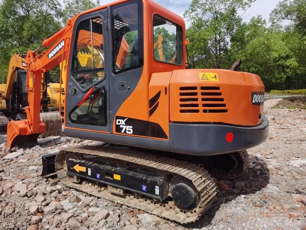 Doosan DX75 중형굴삭기 7톤-28톤