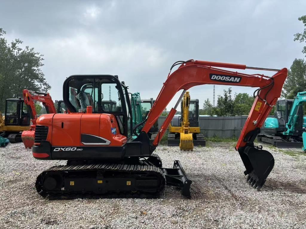 Doosan DX 60 소형 굴삭기 7톤 미만