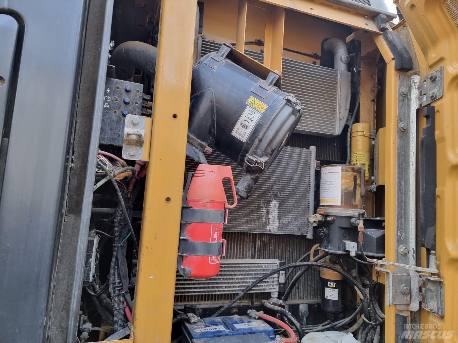CAT 320 E 대형 굴삭기 29톤 이상