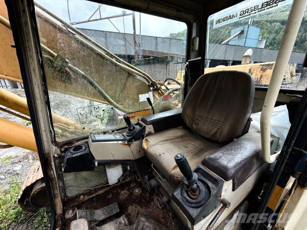 Komatsu PC 200-3 대형 굴삭기 29톤 이상