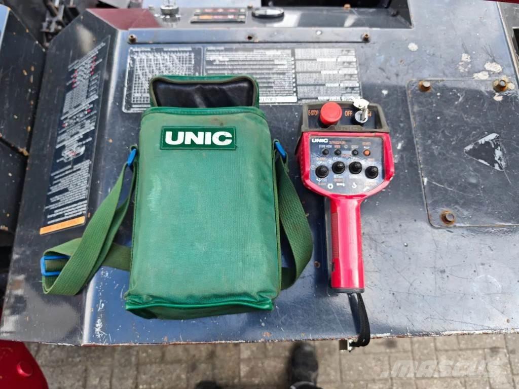 Unic URW 506 CDE 트랙 크레인