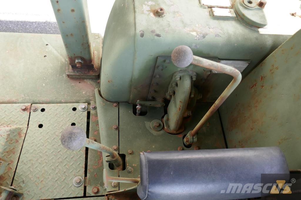 CAT D7F Ex-army 크롤러 도저