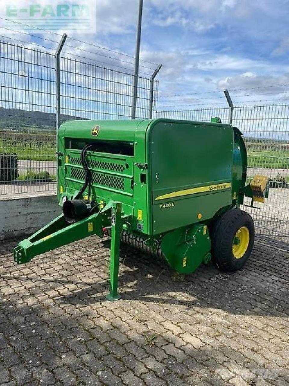 John Deere f440e 각형 곤포기