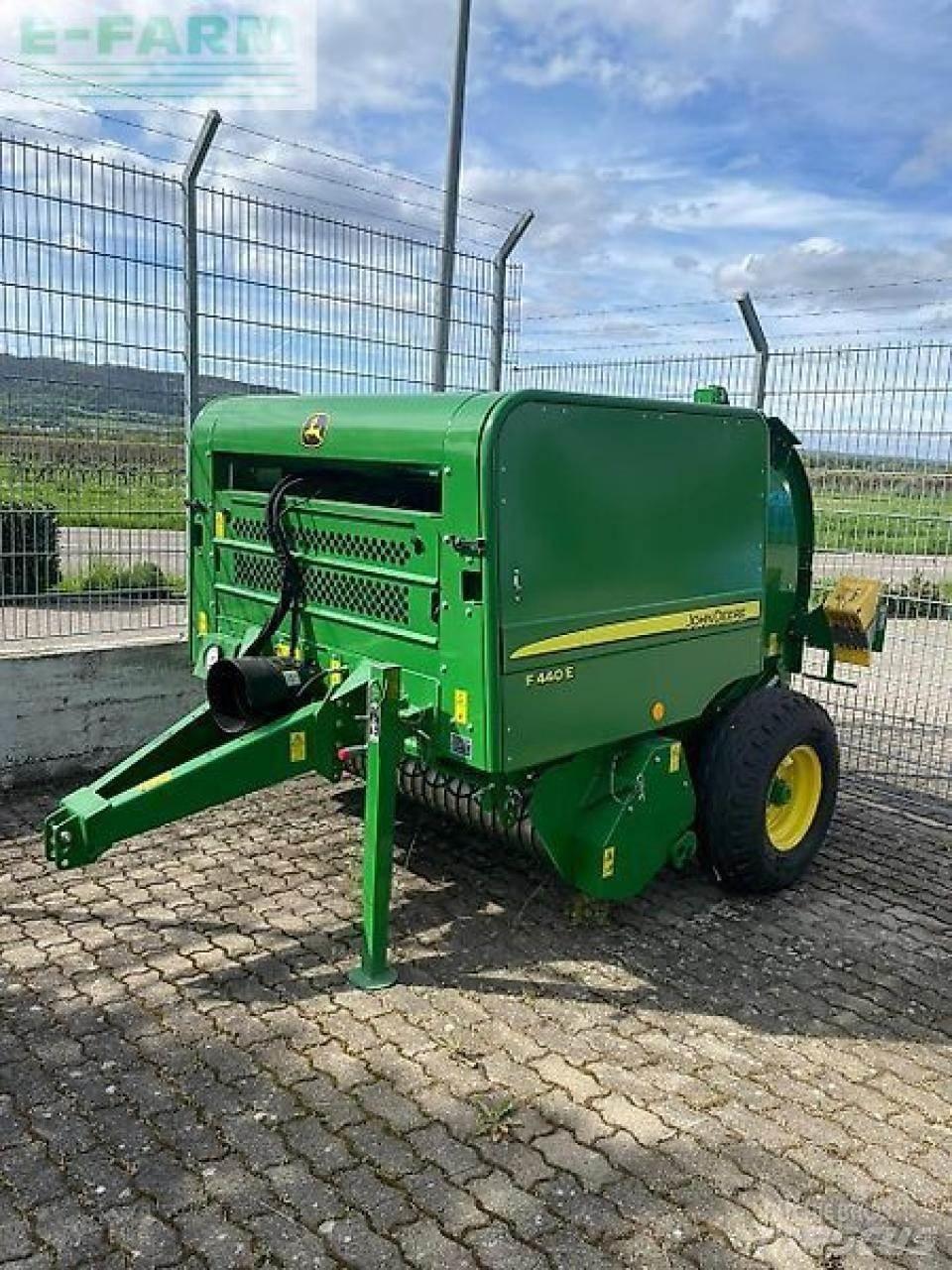 John Deere f440e 각형 곤포기