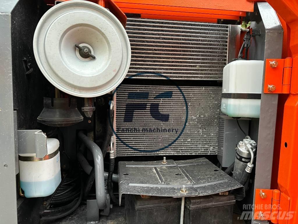 Hitachi ZX 120 대형 굴삭기 29톤 이상