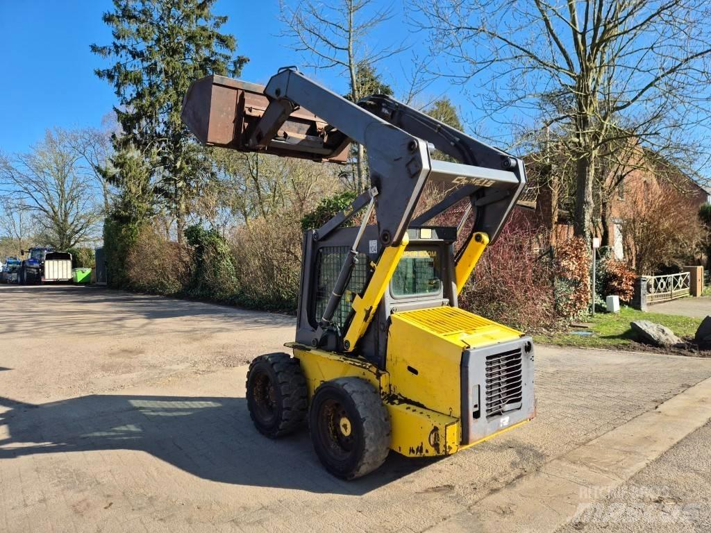 New Holland LS 160  스키드로더