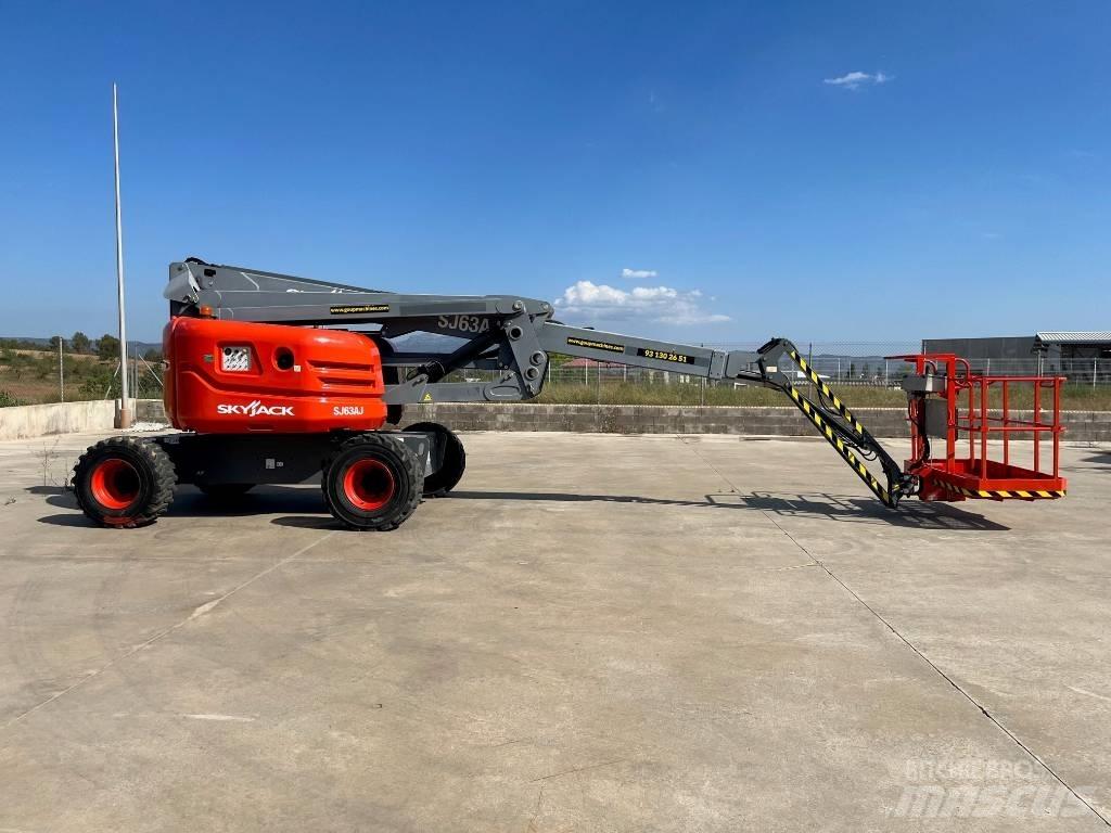 SkyJack SJ63AJ 관절형 전동이동 리프트