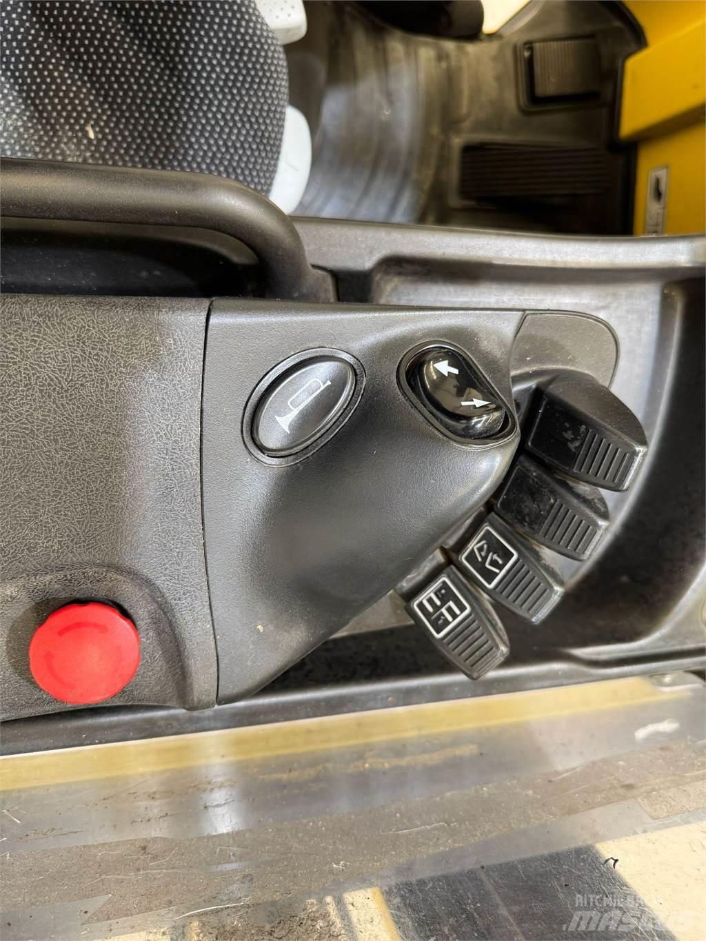Hyster R1 6 리치 트럭