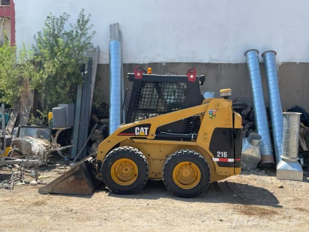 CAT 216  스키드로더