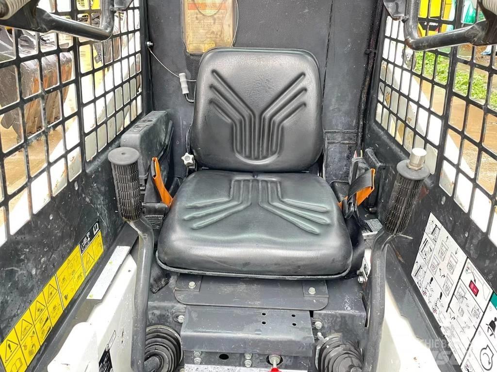 Bobcat S 70  스키드로더