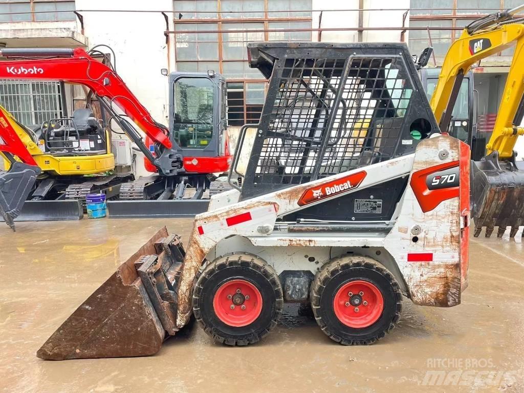 Bobcat S 70  스키드로더