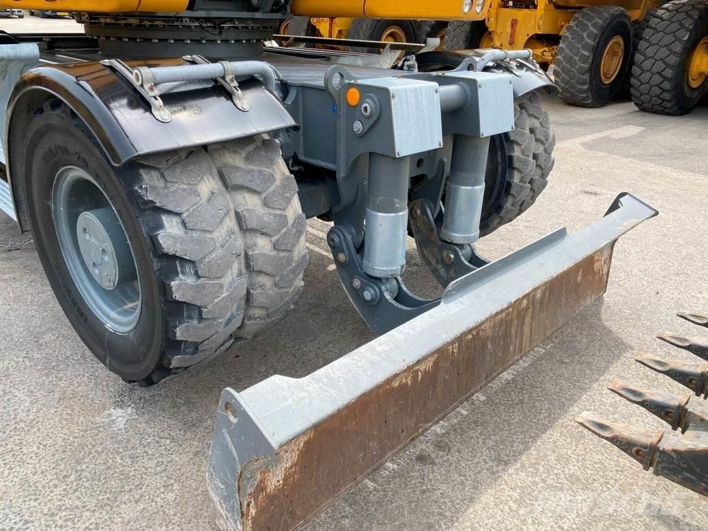 Liebherr A914 NVT  휠 굴삭기