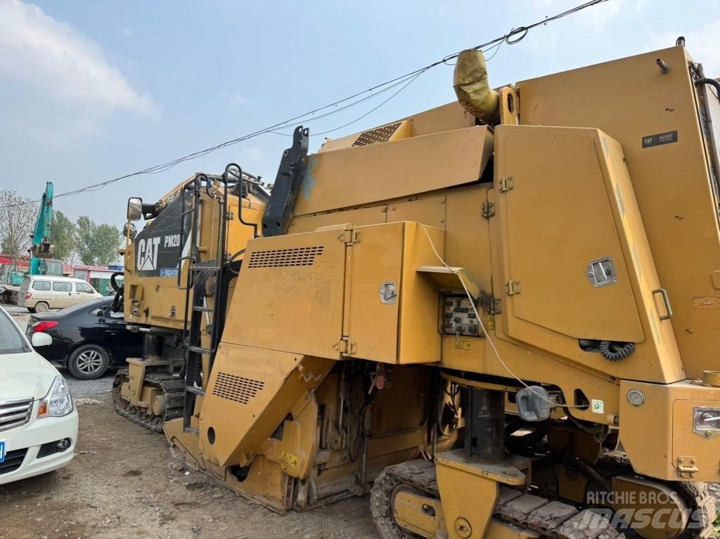 CAT PM 200 아스팔트 콜드 밀링 기계