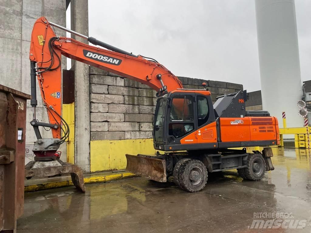 Doosan DX 210 W - 5  휠 굴삭기