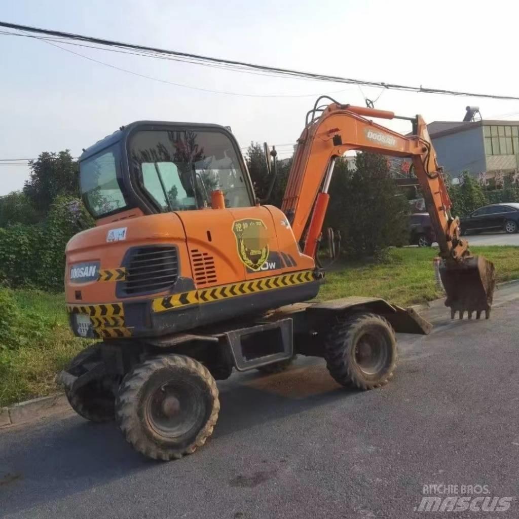 Doosan DX60W  휠 굴삭기