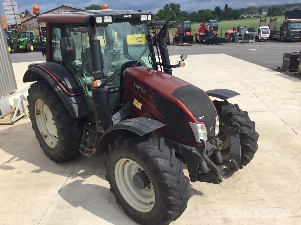 Valtra N123 트랙터