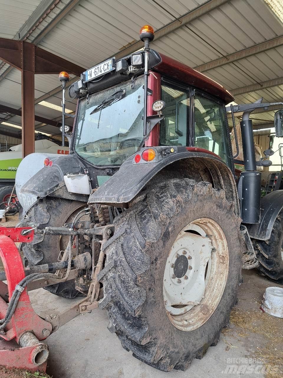 Valtra N123 트랙터