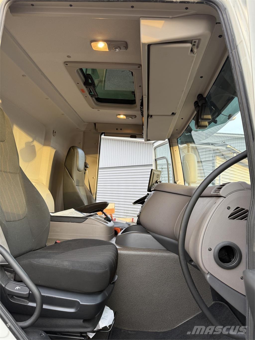 DAF CF 300 FA 4X2 탑차 트럭