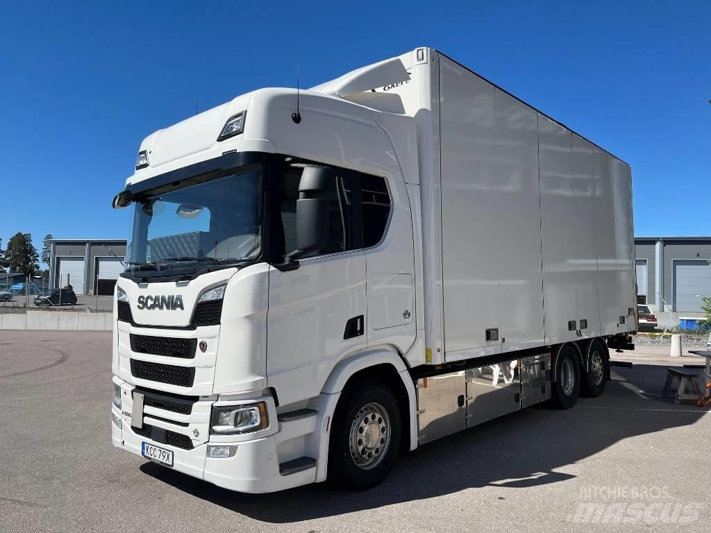 Scania R590 탑차 트럭