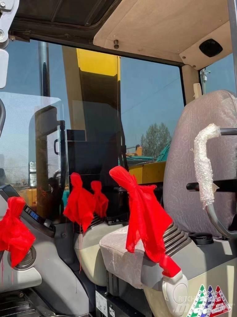 Komatsu PC 70 소형 굴삭기 7톤 미만